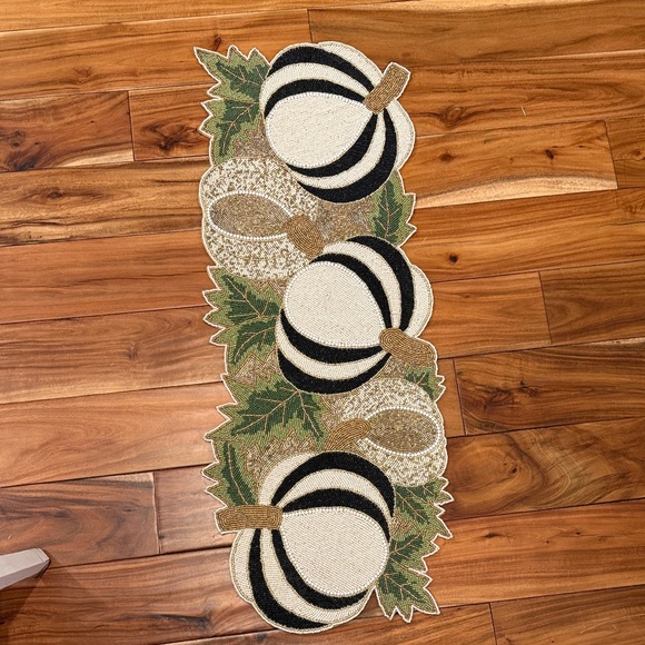Pumpkin and Leaf Table Runner